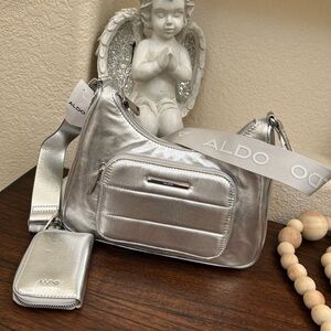 Aldo Silver Shoulder Bag Elegant and Versatile